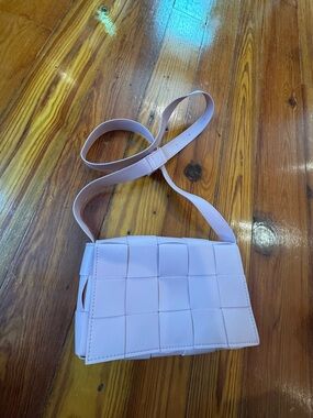 Woven Crossbody Bag in Light Pink